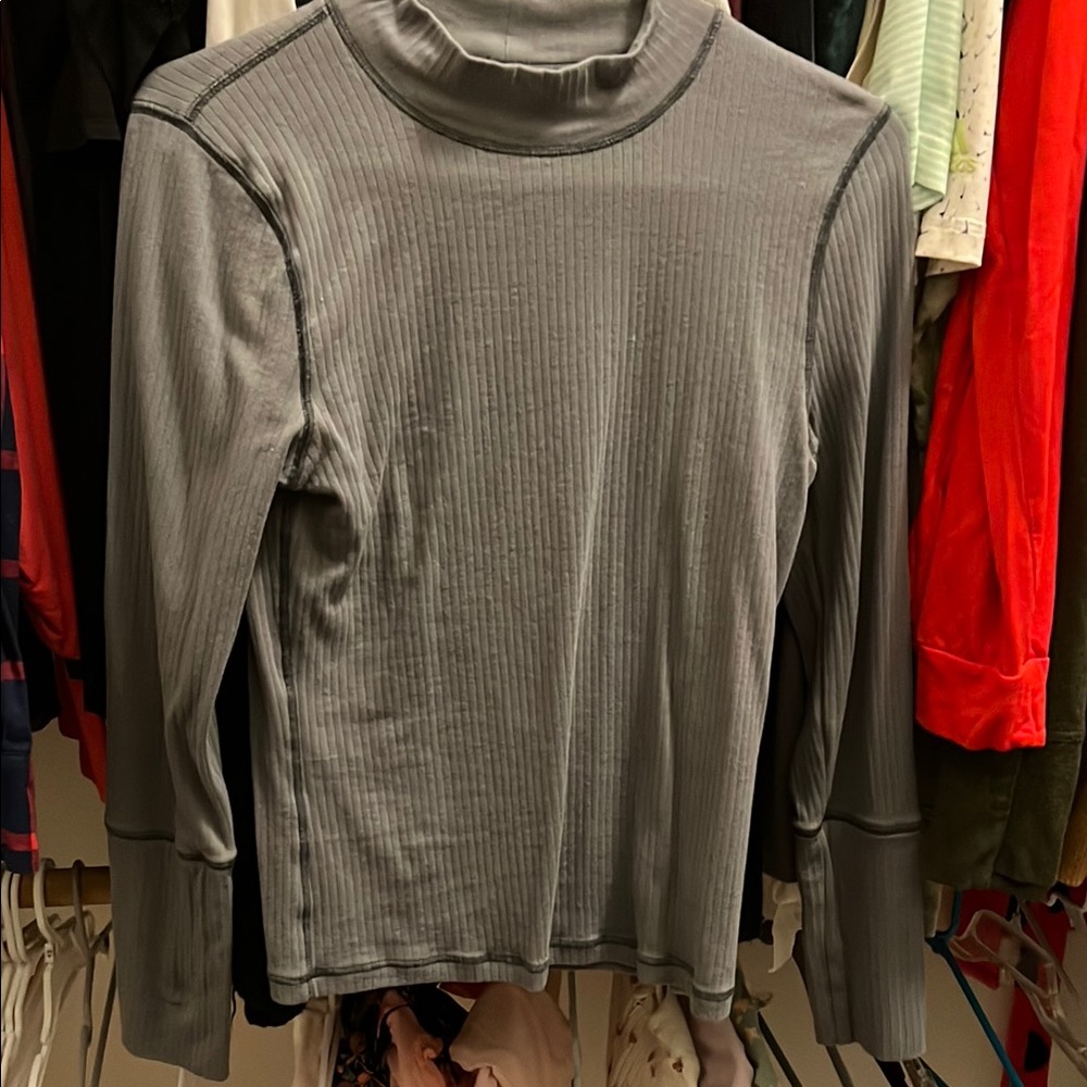 Women's Gray Ribbed Turtleneck Top